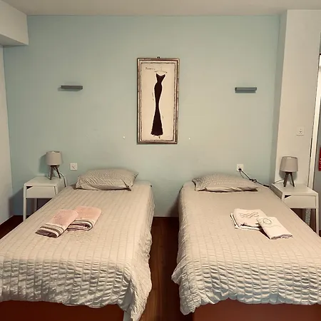 Du Hotel *